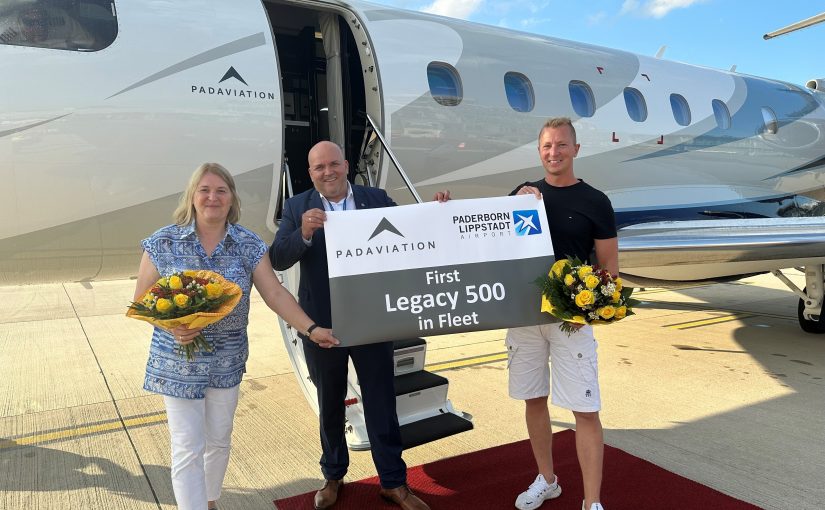 links und rechts: Christiane und Geoffrey Wittland (beide PAD Aviation Service GmbH), Mitte: Roland Hüser (Foto: Flughafen Paderborn/Lippstadt)