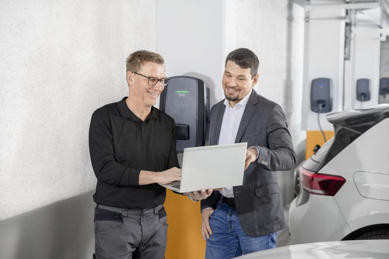 Bis zu 50 AC-SMART-Wallboxen können über die Weboberfläche remote gesteuert und überwacht werden (Foto: Weidmüller)