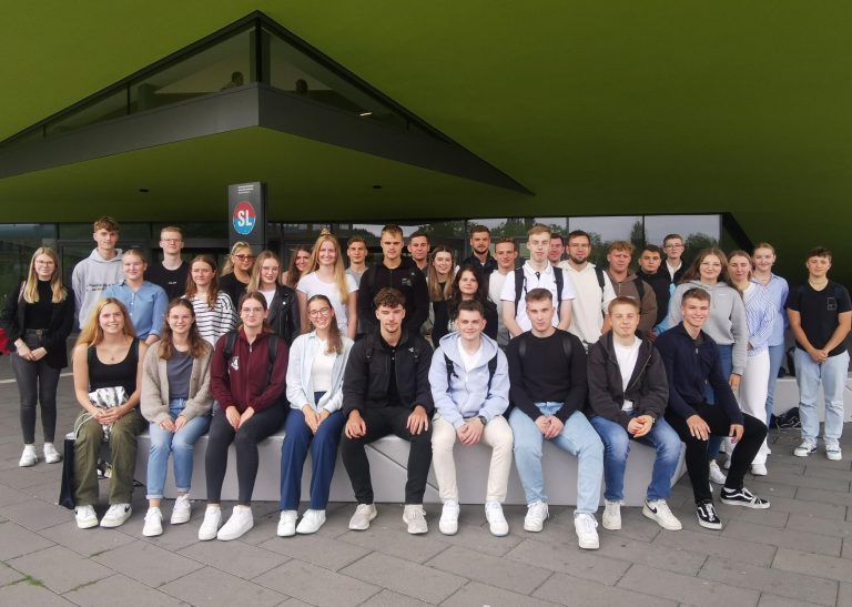 Die neuen Studenten der VWA und der Hochschule Osnabrück bei ihrem Studienauftakt in Osnabrück (Bildquelle: VWA).