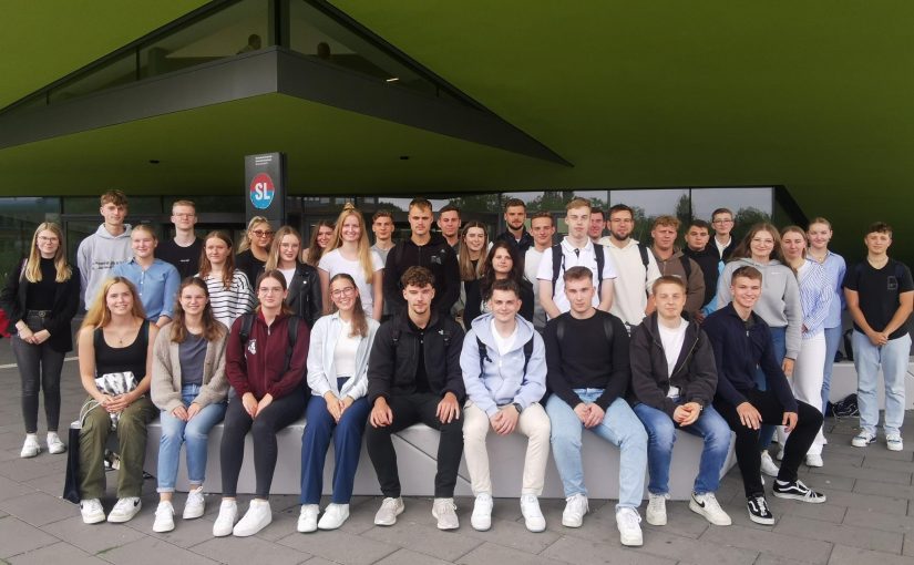Die neuen Studenten der VWA und der Hochschule Osnabrück bei ihrem Studienauftakt in Osnabrück (Bildquelle: VWA).