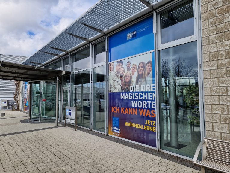 Die traditionelle Berufe live 2023 öffnet die Türen und lädt mit mehr als 100 Ausstellern zum Ausbildungshighlight in die IHK Lippe ein (Foto: IHK Lippe )