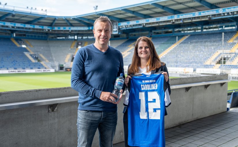 Christoph Wortmann (Geschäftsführer Arminia Bielefeld) und Saskia Huneke (Marketingleitung Carolinen) (Foto: DSC Arminia Bielefeld)