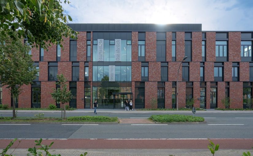 Das neue Laborgebäude der Fakultät Management, Kultur und Technik in Lingen wurde pünktlich zum Wintersemester feierlich eröffnet. (Foto: Hochschule Osnabrück)