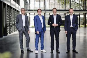 Die Geschäftsführung der Goldbeck GmbH, bestehend aus Hans-Jörg Frieauff, Jan-Hendrik Goldbeck, Jörg-Uwe Goldbeck und Oliver Schele (v. l.), blickt angesichts herausfordernder Rahmenbedingungen auf ein zufriedenstellendes Geschäftsjahr zurück. (Foto: Goldbeck GmbH)