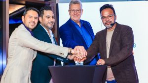 v.l.n.r.: Avinash Gandhi (Managing Director, ATS), Amit Gandhi (CEO, ATS), Jens Wollesen (COO, Hellmann Worldwide Logistics), Madhav Kurup (Regional CEO IMEA, Hellmann Worldwide Logistics) (Foto: Hellmann)