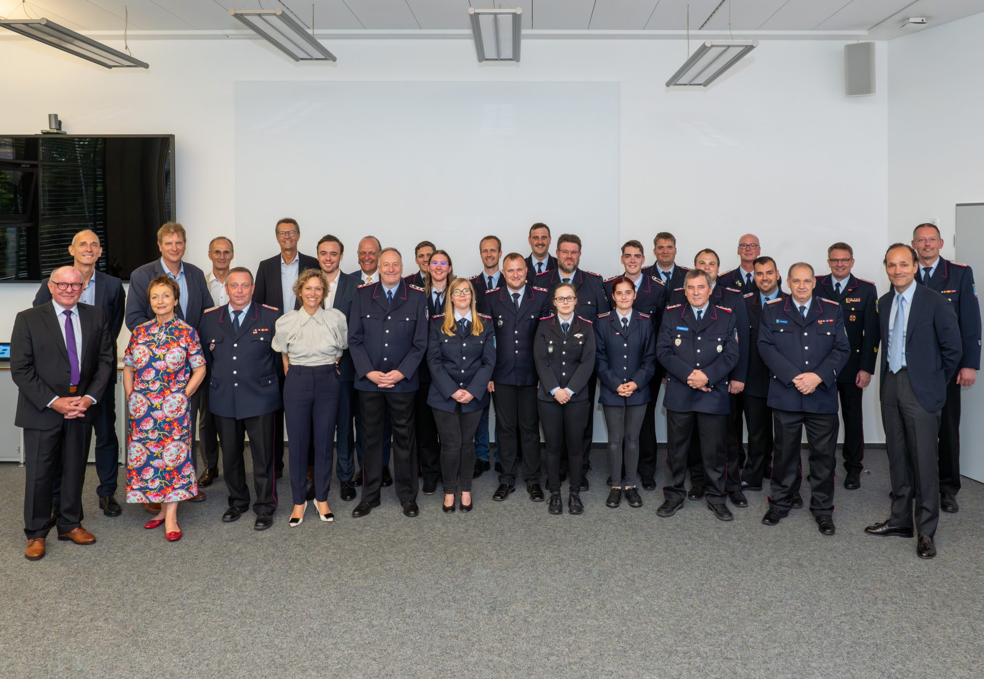 Feierstunde: Zahlreiche Gäste gratulierten der Lenze-Werkfeuerwehr zum runden Geburtstag. (Foto: Lenze)