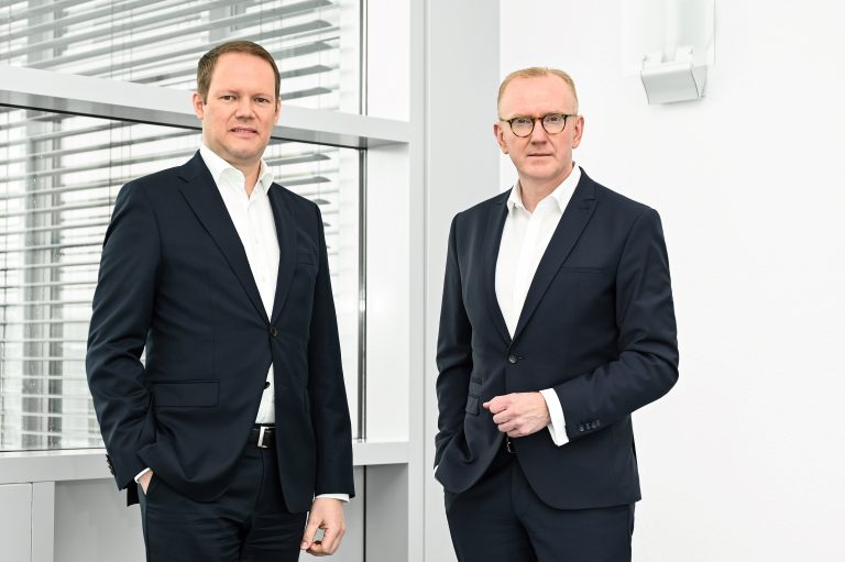 Peter Hirsch (Mitglied des Vorstands technotrans SE– CTO/COO), Michael Finger (Sprecher des Vorstands technotrans SE– CEO) (Foto: technotrans SE)
