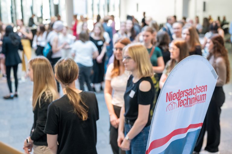 Seit mehr als 10 Jahren unterstützt das Niedersachsen-Technikum junge Frauen bei ihrer Berufsorientierung (Foto: Niedersachsen-Technikum | Moritz Küstner).