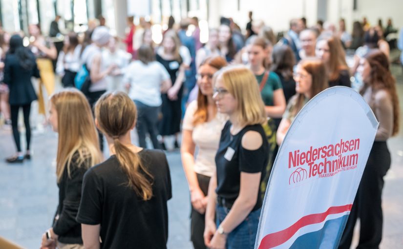 Seit mehr als 10 Jahren unterstützt das Niedersachsen-Technikum junge Frauen bei ihrer Berufsorientierung (Foto: Niedersachsen-Technikum | Moritz Küstner).