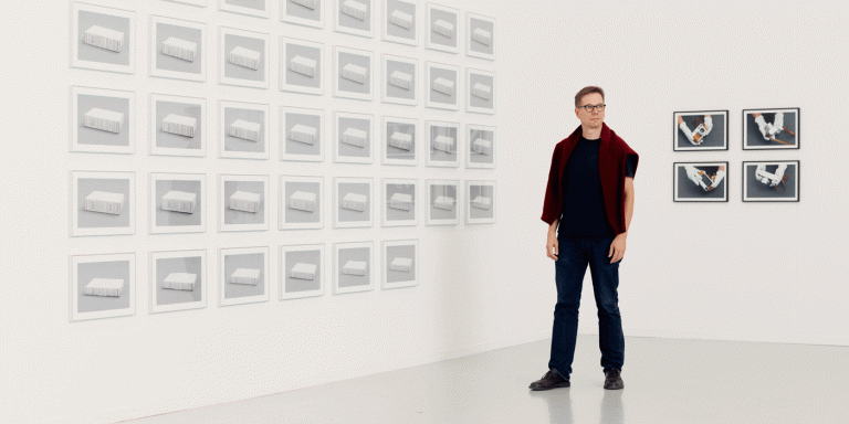 Professor Adrian Sauer gewinnt den „SPECTRUM Internationaler Preis für Fotografie“ der Stiftung Niedersachsen. Der Preis wird ihm im Rahmen der Ausstellungseröffnung am 13. Oktober im Sprengel Museum in Hannover verliehen. (Foto: P. Pollmeier/HSBI)