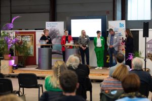 Meet & Eat - das Netzwerktreffen der EWG-Entwicklungs- und Wirtschaftsförderungsgesellschaft beim Internationalen Bund in Rheine. V.l.n.r. Moderatorin Bettina Thelen-Reloe, EWG für Rheine, Jenny Schulz, DWL Döcker und Partner mbH, Meike Singer, IB Rheine, Sigrid Düpjohann, Go Netzwerk Rheine, Markus Laurenz und Stefanie Peschke, beide Marktplatz Gesundheit und OGZ (Foto: EWG)