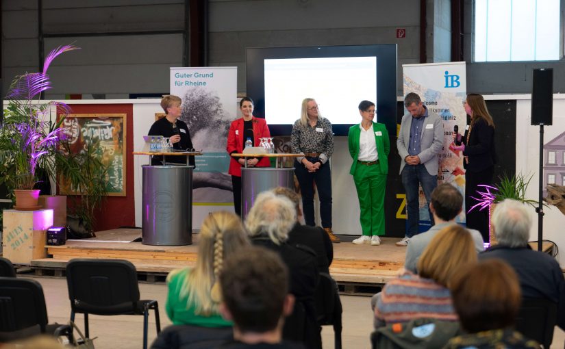 Meet & Eat - das Netzwerktreffen der EWG-Entwicklungs- und Wirtschaftsförderungsgesellschaft beim Internationalen Bund in Rheine. V.l.n.r. Moderatorin Bettina Thelen-Reloe, EWG für Rheine, Jenny Schulz, DWL Döcker und Partner mbH, Meike Singer, IB Rheine, Sigrid Düpjohann, Go Netzwerk Rheine, Markus Laurenz und Stefanie Peschke, beide Marktplatz Gesundheit und OGZ (Foto: EWG)