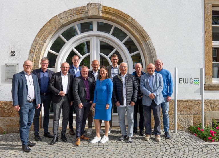 Teilnehmer Dialog „Handel trifft Politik“ vor dem Wirtschaftskontor Rheine (Foto: EWG)