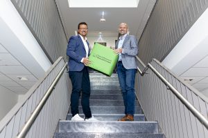 MaßArbeit-Vorstand Lars Hellmers (li.) und WIGOS-Geschäftsführer Peter Vahren-kamp arbeiten im Geschäftsbereich Wirtschaft & Arbeit Hand in Hand. (Foto: Miriam Loeskow-Bücker)