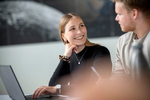 Die Masterstudiengänge Business Management, Controlling und Finanzen, International Business and Management, Management in der Gesundheitsversorgung und Management in Nonprofit-Organisationen der Fakultät Wirtschafts- und Sozialwissenschaften erhalten Spitzenplatzierungen. (Foto: Hochschule Osnabrück)