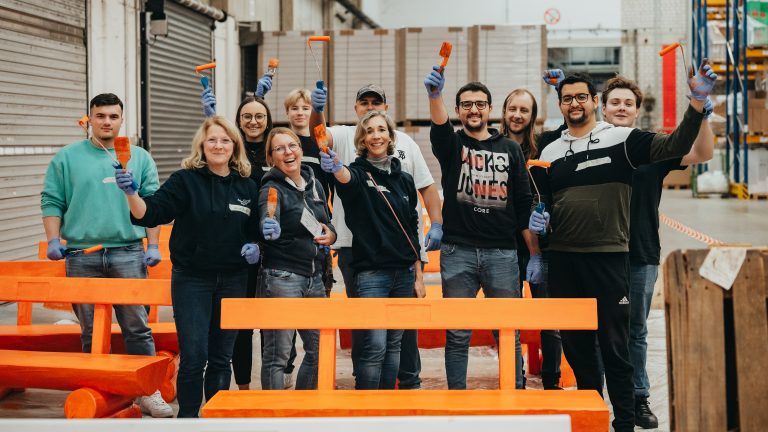 Für eine gewaltfreie Zukunft: Hellmann-Azubis senden bundesweite Botschaft (Foto: Hellmann)