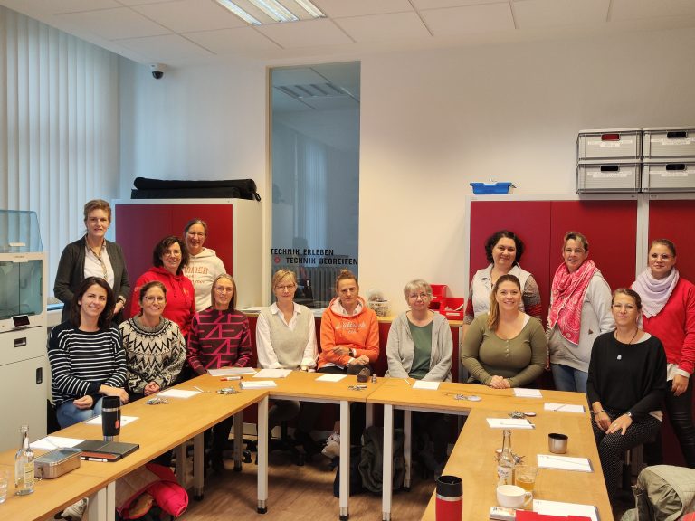 Magnetismus – Unsichtbare Kräfte entdecken – unter diesem Titel fand in der Wissenswerkstatt Diepholz eine Veranstaltung für Lehrende von Grundschulen der Region statt. (Foto: Katja Bohne/Ulderup Stiftung)