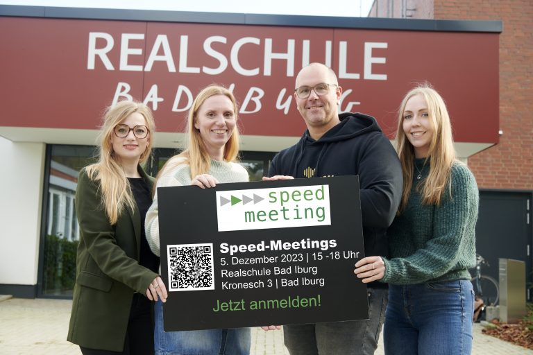 Freuen sich auf erfolgreiche Speed-Meetings in Bad Iburg (v.li): Annika Schütte (MaßArbeit), Verena Fehrlage und Sebastian Gottlöber (Realschule Bad Iburg) und Carolin Pieper (MaßArbeit). (Foto: Uwe Lewandowski / MaßArbeit)