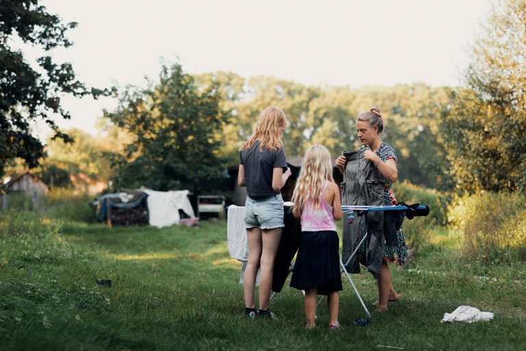 Mutter, Absolventin und Arbeitnehmerin: „Ich lebe auch immer mit dem schlechten Gewissen, für meine Töchter nicht genug da zu sein. Denn natürlich möchte ich jede freie Minute mit ihnen verbringen." (Foto: P. Pollmeier/HSBI)