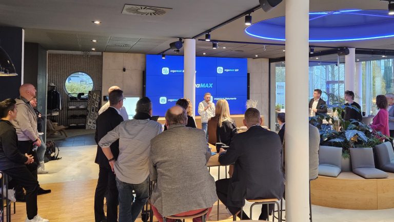 Nachhaltige Ressourcennutzung, Gewinnung von Mitarbeitenden, Klimaneutralität und vieles mehr: Der Detmolder Unternehmenslunch Nachhaltigkeit mit mehr als 40 Unternehmens- Vertreterinnen und -Vertretern bei der deltra Business Software GmbH & Co. KG. (Foto: GILDE)