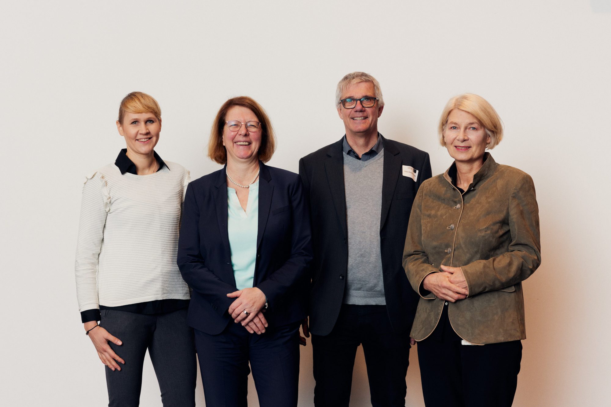 Keynote-Speakerinnen Dr. Vanessa Just und Prof. Dr. Susanne Boll gemeinsam mit IDaS-Sprecher Prof. Dr. Hans Brandt-Pook und HSBI-Präsidentin Prof. Dr. Ingeborg Schramm-Wölk. (v.l.) (Foto: P. Pollmeier/HSBI)
