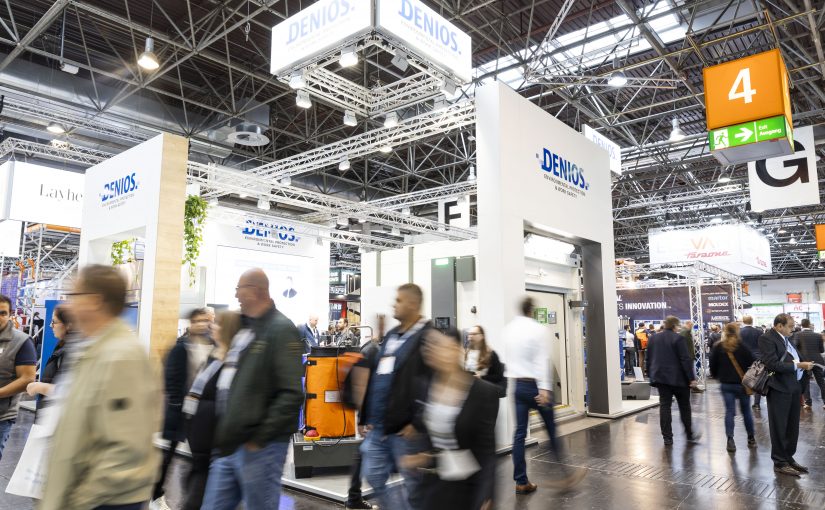 Besuchermagnet auf den Messen: Der Stand von DENIOS (hier im Herbst 2023 auf der Messe A+A in Düsseldorf) (Foto: Denios)