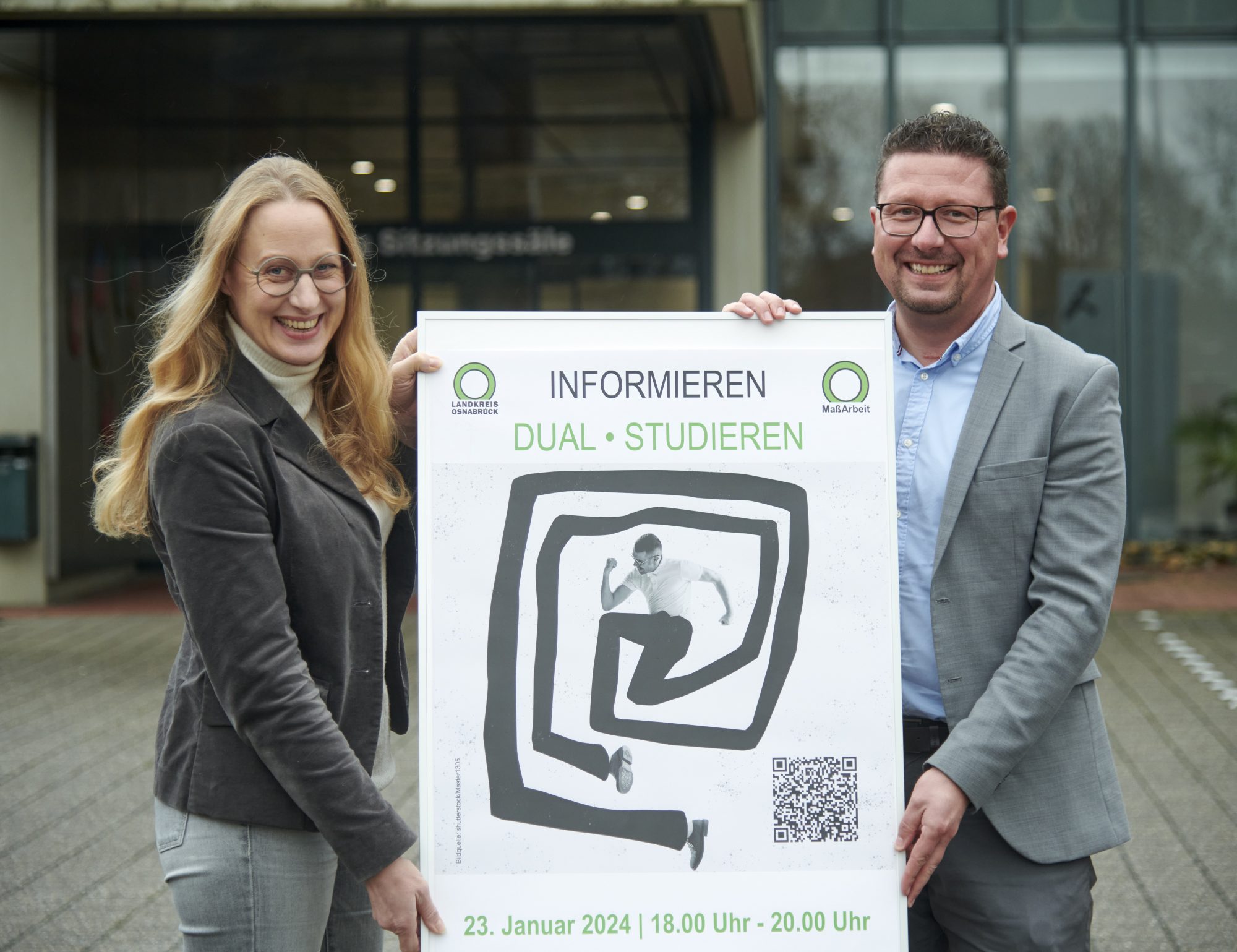 Landrätin Anna Kebschull und MaßArbeit-Vorstand Lars Hellmers freuen sich auf die Veranstaltung „Informieren – dual studieren“ am 23. Januar. (Foto: Uwe Lewandowski / MaßArbeit)