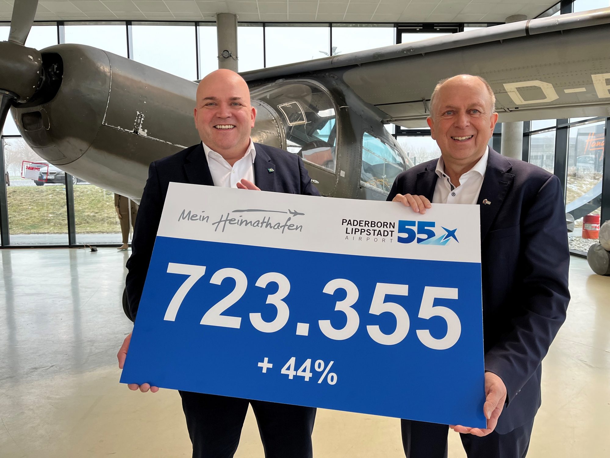 Geschäftsführer Roland Hüser und Aufsichtsratsvorsitzender Christoph Rüther (Foto: Flughafen Paderborn / Lippstadt)