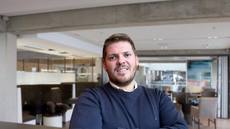 Matthias Köfler ist Product Manager Rail East Europe bei Hellmann Worldwide Logistics (Foto: Hellmann)