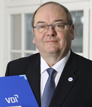 VDI ehrt Prof. Dr.-Ing. Ralf Hörstmeier. (Bild: Susanne Freitag)