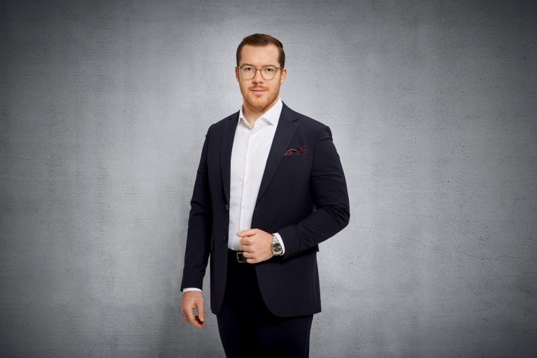 Geschäftsführer Felix Wolf will mit dem achelos-Expertenteam und Partnerunternehmen nachhaltig wachsen. Die Marktchancen im Bereich Cybersecurity, digitales Identitätsmanagement und eSIM-Management sehen mehr als gut aus. (Foto: achelos GmbH)