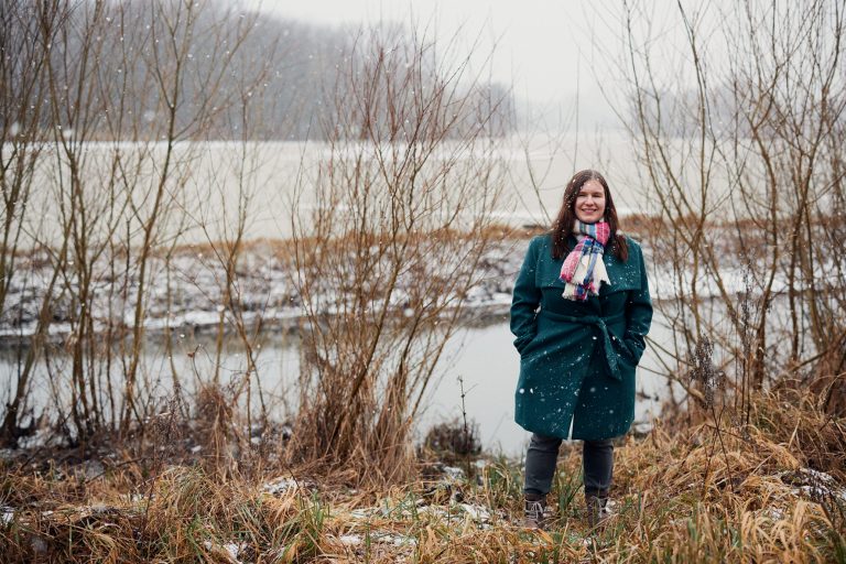 Melissa Diekmann hat mit ihrer Bachelorarbeit dazu beigetragen, dass die Hannover Rück das Auftreten von Naturkatastrophen besser einschätzen und berechnen kann. (Foto: P. Pollmeier/HSBI)