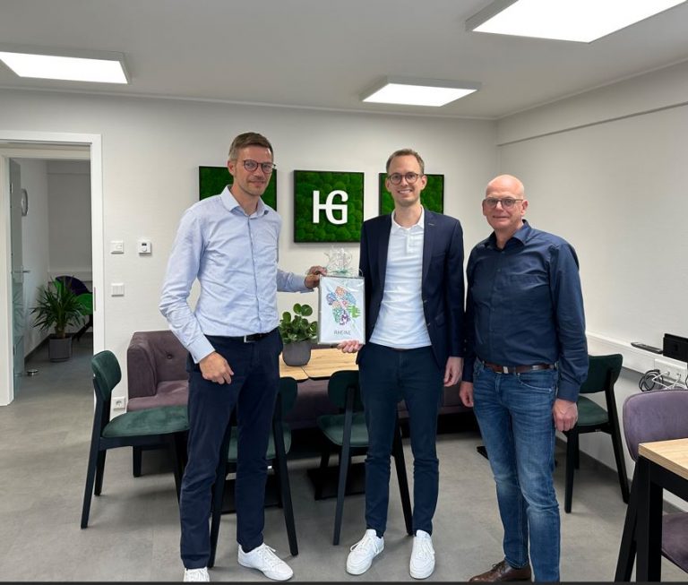 v.l.n.r. Ingo Niehaus (EWG Rheine), Max Volbers und Jürgen Volbers (beide Hubert Graf) (Foto: EWG Rheine)