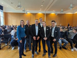 Die Organisatoren und Jurymitglieder freuen sich über die hervorragende Resonanz: (v.l.n.r) Gabriele Paßgang (Effizienz-Agentur NRW), Klaus Meyer (Energie Impuls OWL), Frank Meyer zur Heide (DeTec GmbH), Arne Potthoff (IHK Ostwestfalen), Thomas Becker (Sparkasse Paderborn-Detmold) und Matthias Carl (IHK Lippe) (Foto: IHK Lippe)