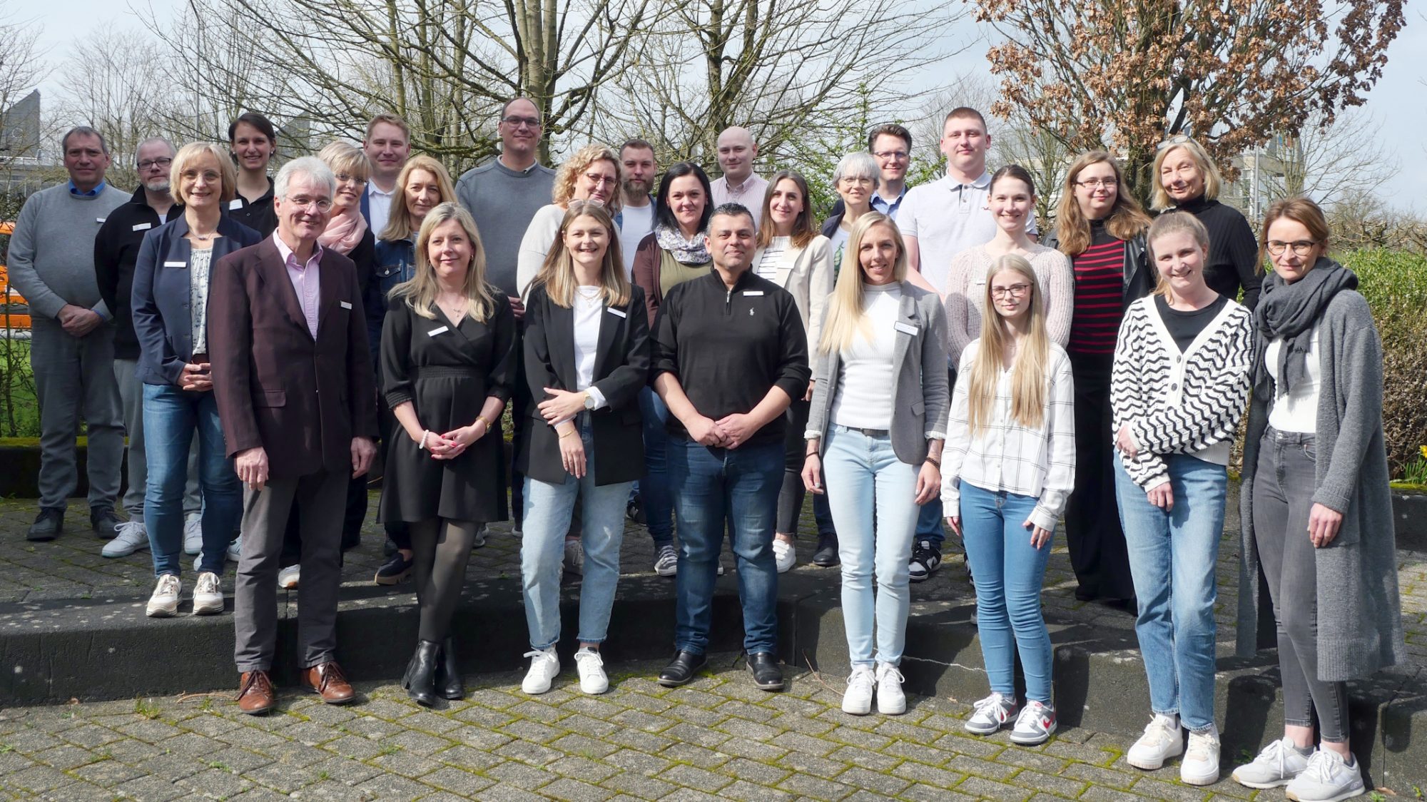 Mitarbeitende des Jobcenters sowie Ausbildungsberaterinnen und -berater der mitwirkenden Institutionen des Ausbildungsfinales. (Foto: Jobcenter Lippe)