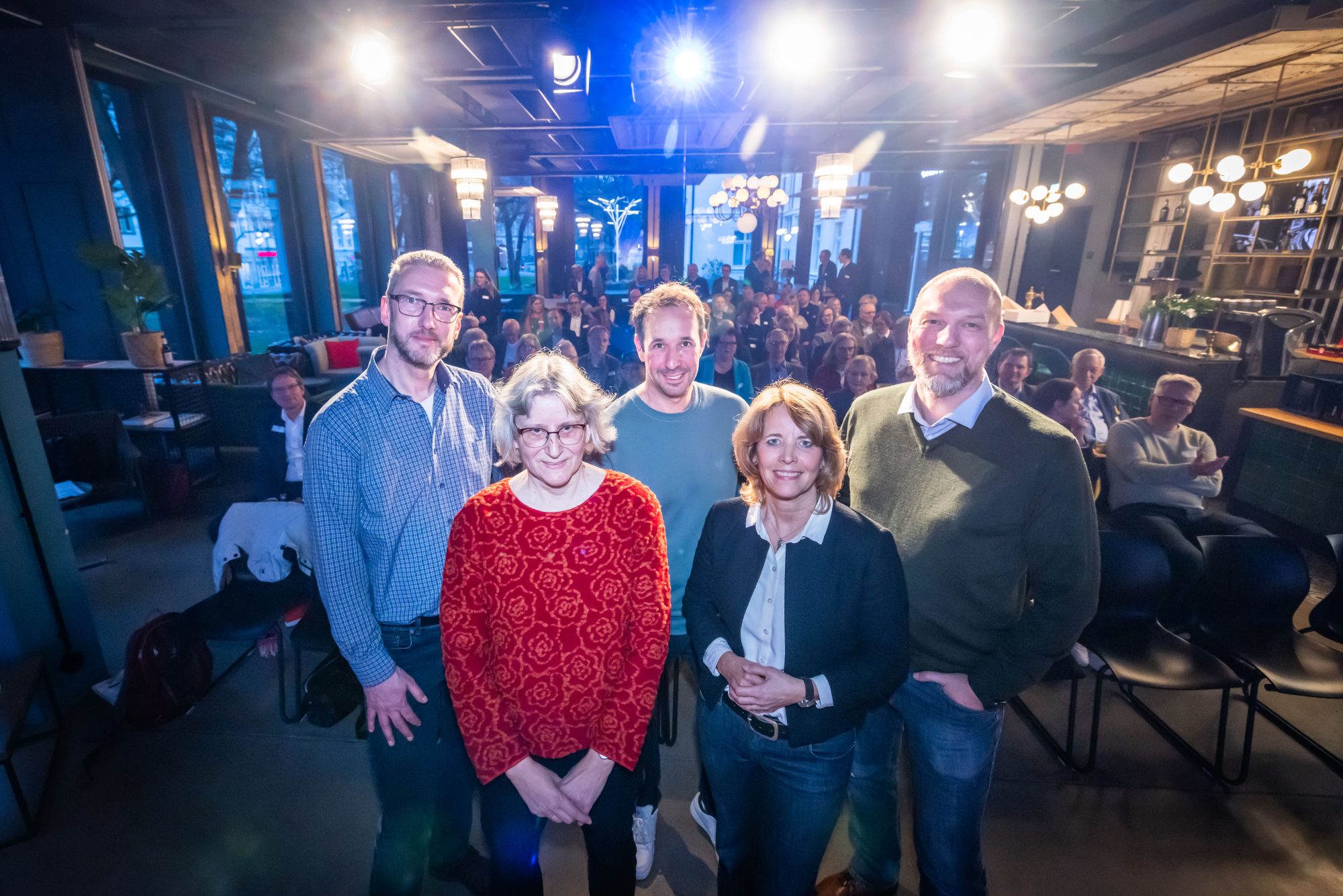 Referenten und Moderator der „Bielefelder Stadtgespräche“ waren diesmal (v. l.) Maik Greve, Timo Fratz, Ursula Pasch, Professor Dr. Sebastian Zenker. (Foto: Bielefeld Marketing GmbH | Sarah Jonek)