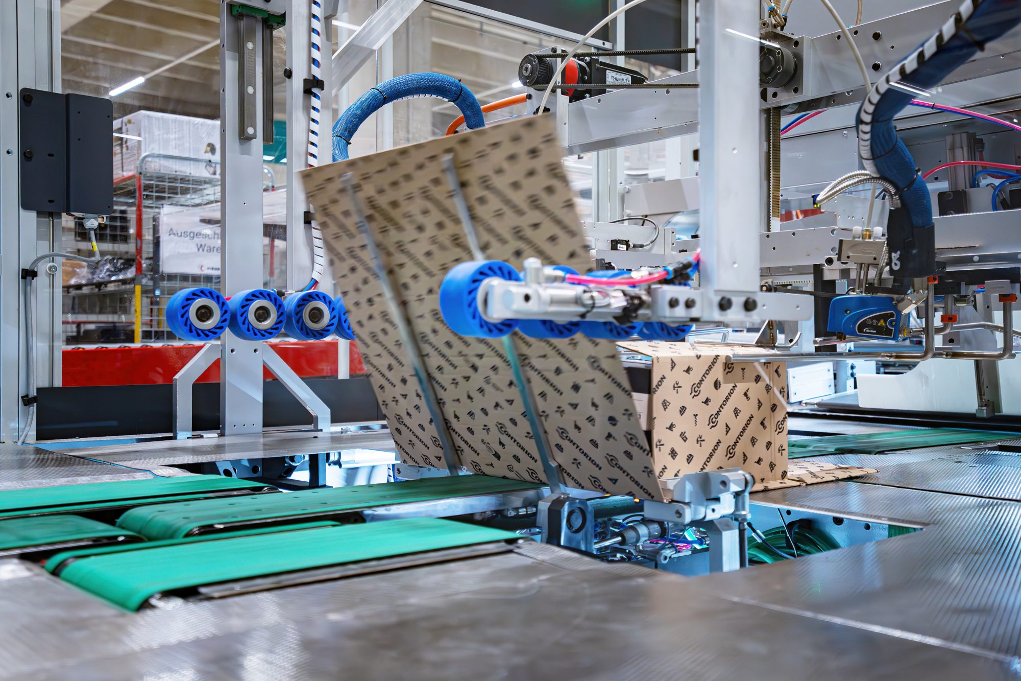 Die hochmoderne 3D-Verpackungsanlage unterstützt beim Verpacken der Pakete für Contorion und optimiert den Materialeinsatz. (Foto: Fiege)