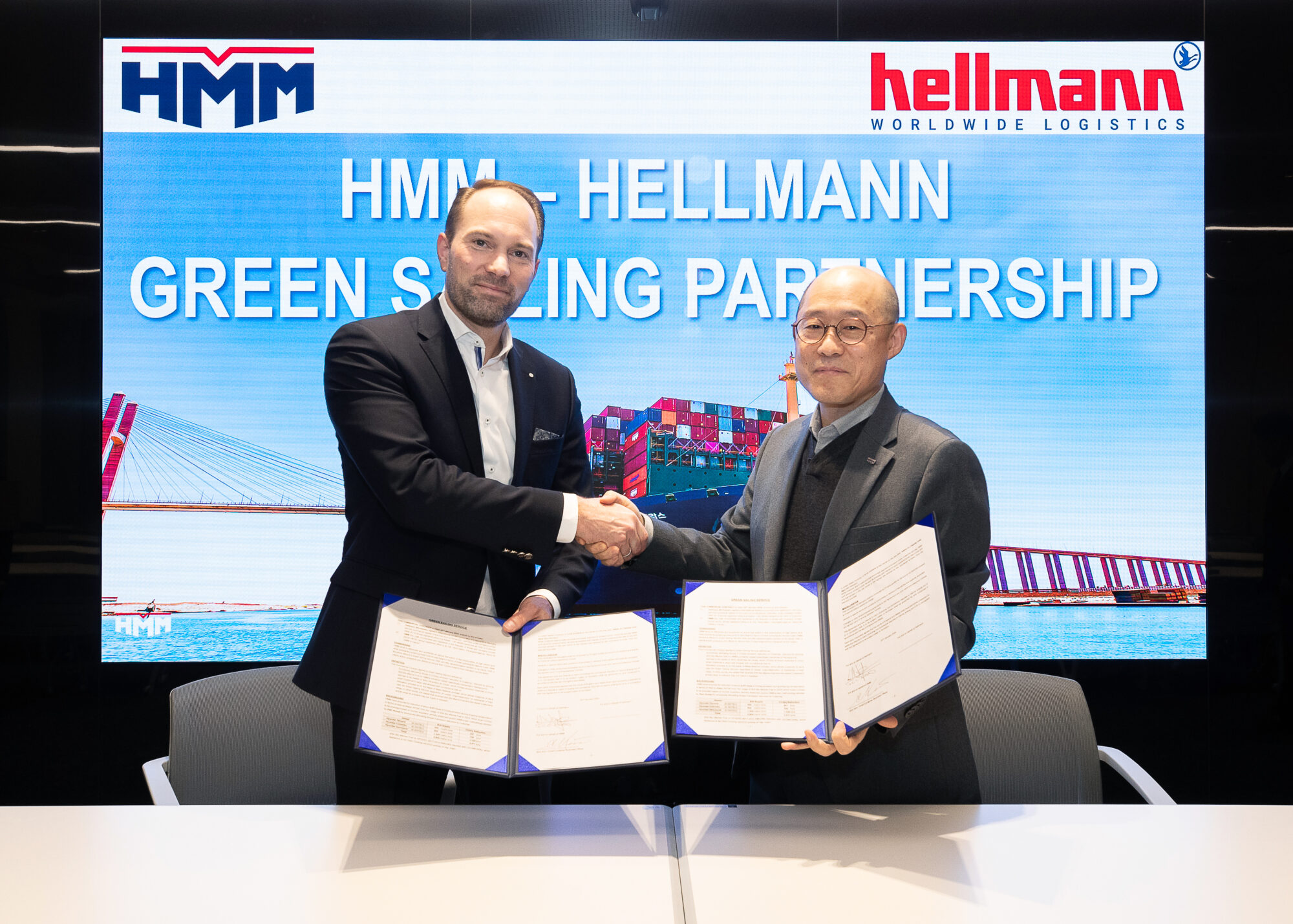 Helge Neumann-Lezius, Global Head of FCL, Hellmann und Shin Kim, Chief Container Business Officer (CCO), HMM (Foto: Hellmann)