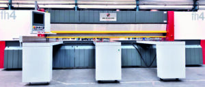 Auch in die Jahre gekommene Maschinen wie eine Plattenaufteilsäge fh 4 aus der ersten Generation werden überarbeitet und technisch auf den neuesten Stand gebracht. (Foto: IMA Schelling)