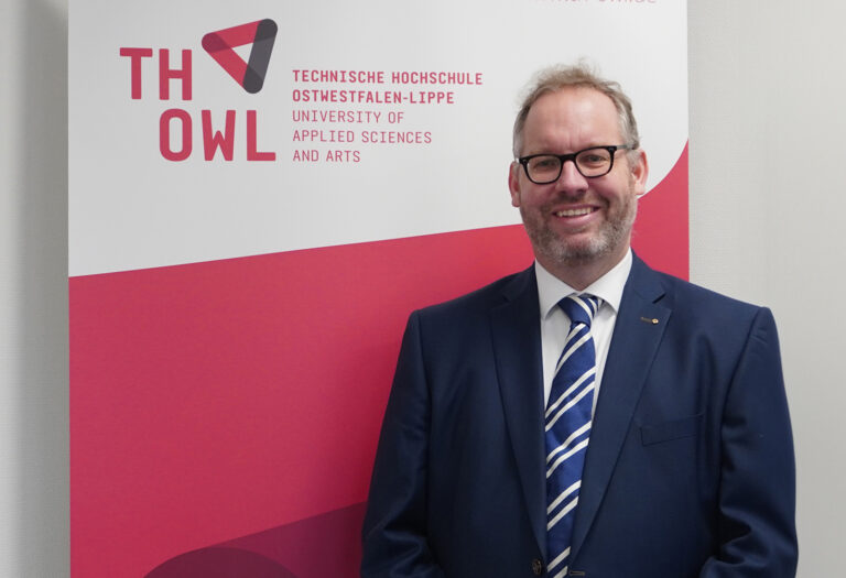 Professor Dr. Florian Hobbeling freut sich auf seine neue Aufgabe im Fachbereich Wirtschaftswissenschaften. (Foto: TH OWL)