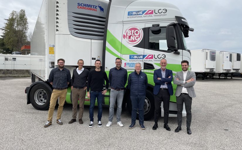 v.l.: Max Gruber, Sales Support Schmitz Cargobull AG, Matteo Moscolo, After Sales Manager Schmitz Cargobull Italy, Matteo Tommasi, After Sales S.CU Schmitz Cargobull Italy, Carsten Krieger, Produktmanager Schmitz Cargobull AG, Mirko Marraccini, Country Manager Schmitz Cargobull Italy, Giuliano Baldassarri, Fleet Manager - LC3, Roberto Berettini, Platform Manager - LC3 / LIDL Verona (Foto: Schmitz Cargobull)