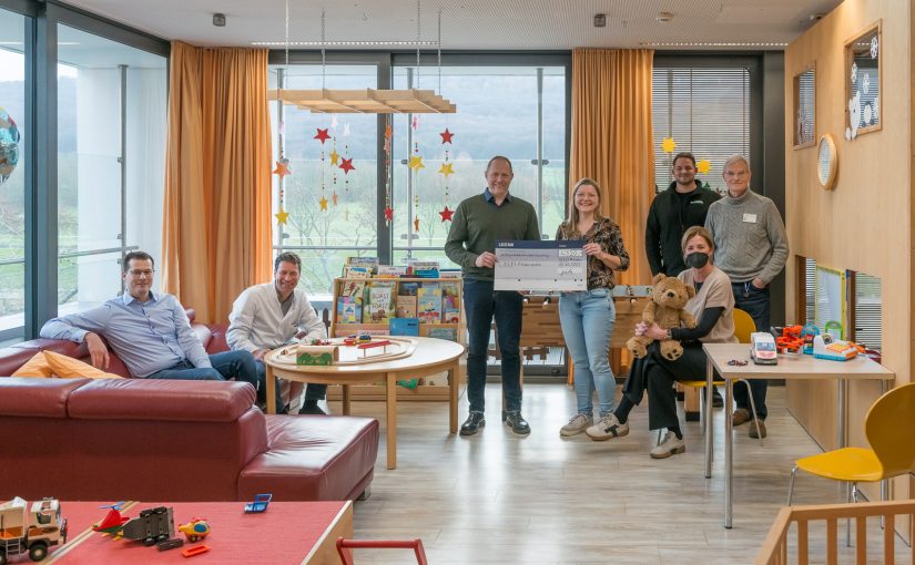 Kuschelstühle fürs Stillzimmer: Altendorf Group spendet 4.320 Euro an den ELKI-Förderverein