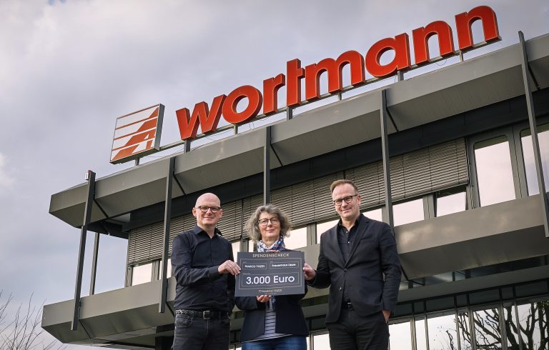 V.l.n.r: Geschäftsführer MARCO TOZZI Christian Böhm, Leiterin Frauenhaus Lippe Stefanie Nowak-Thormählen, CEO - Wortmann Gruppe Jens Beining (Foto: Wortmann)