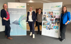 Einfach MINT: Ina Eversmann, Bildungskoordinatorin beim Landkreis Osnabrück (v.li.), MINT-Koordinatorin Anke Kellermeier, MaßArbeit-Bereichsleiterin Susanne Steininger und die Leiterin des Fachkräftebüros, Sandra Schürmann, haben auch in diesem Jahr gemeinsam viel vor. (Foto: WIGOS)
