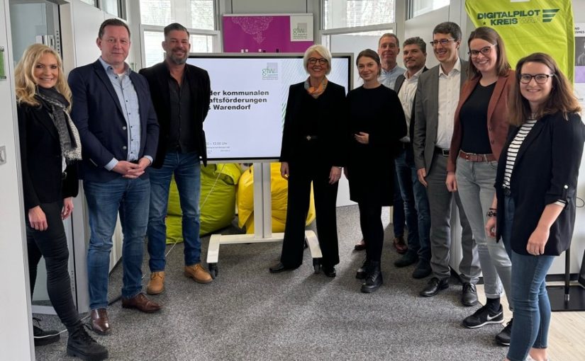 (von links) Heike Henkenötter (Ennigerloh), Volker Combrinck (Oelde), Philip Wettengel (Sendenhorst), Petra Michalczak-Hülsmann (gfw), Eleonora Melchior (gfw), Torsten Krumme (Warendorf), Matthias Panick (Ahlen), Elmar Wendland (gfw), Katja Schulte (Beelen) und Marie Schmerling (Wadersloh). (Foto: gfw)