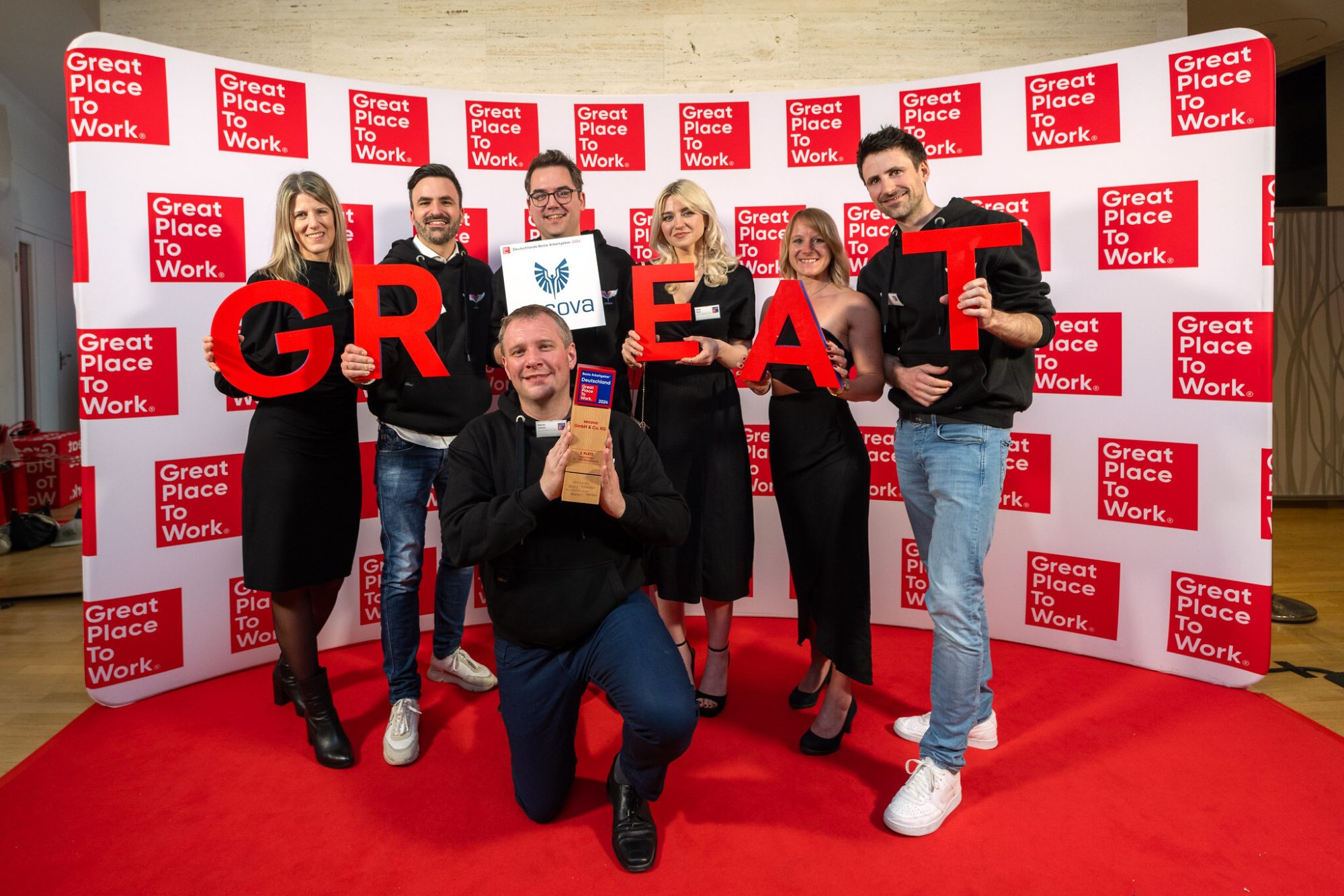 Beim bundesweiten Wettbewerb „Deutschlands beste Arbeitgeber 2024“ von Great Place to Work wurde secova mit Platz 2 ausgezeichnet (Foto: secova)