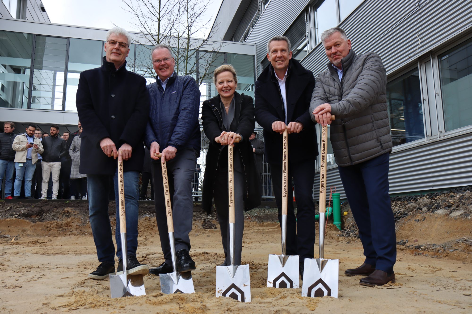 v.l.n.r.: Albrecht Pförtner, GF ConceptGT; Andreas Staudigel, Bereichsvorstand Bechtle AG; Birgit Merschmann, GF MODUS Consult; Holger Meyer, GF Bechtle IT-Systemhaus Hannover; Bernhard Alsdorf, GF MODUS Consult. (Foto: MODUS Consult)