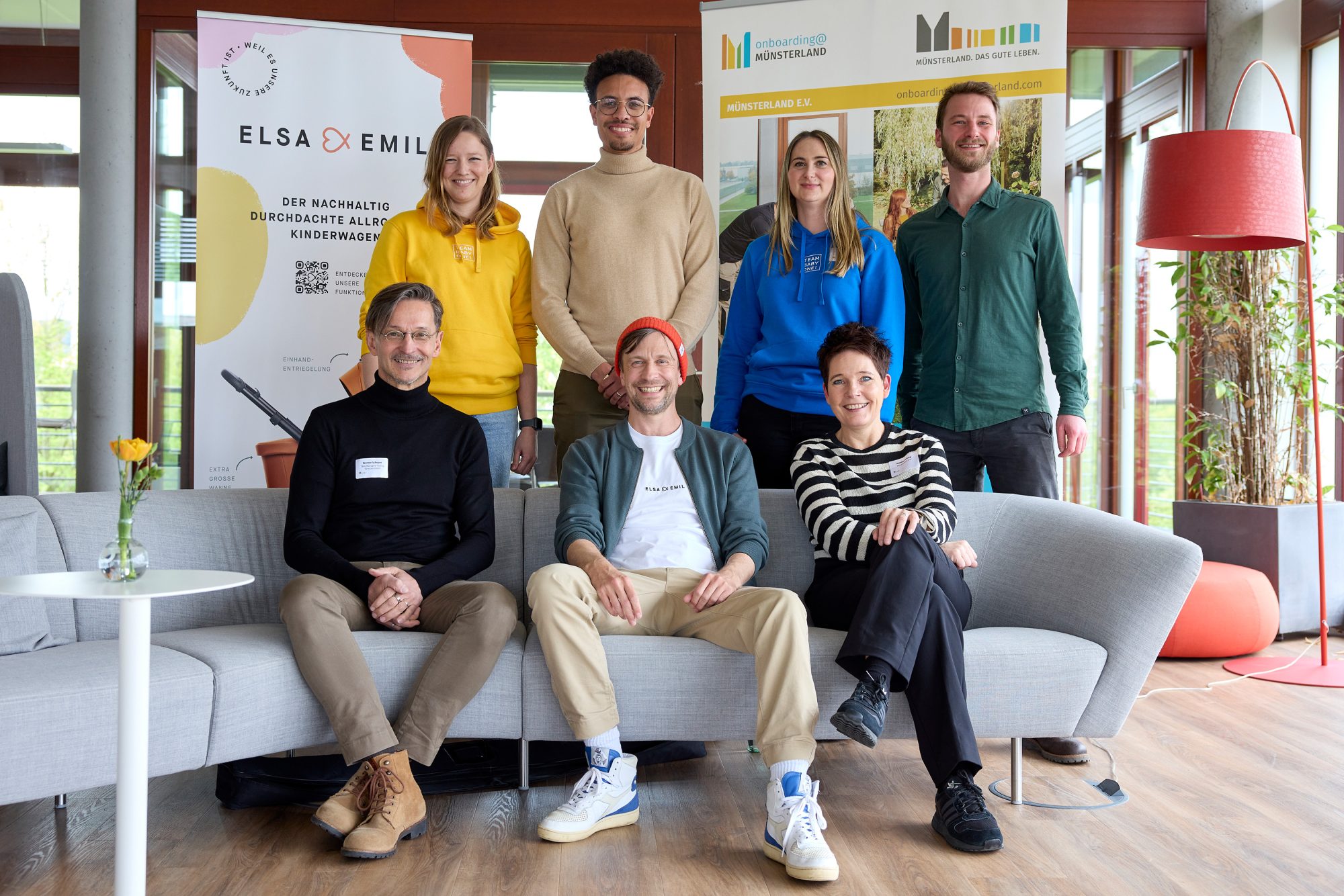 Alle Referentinnen und Referenten auf einen Blick: (unten v. l.): Werner Scheper (TBiQ), Dr. Jan-Willem Weischer (Co-Geschäftsführer BabyOne), Monika Leiking (Münsterland e.V.), oben v. l.) Stella Sievers, Sébastien Lucina, Theresa Brand (alle BabyOne) und Tobias Ostendorf (TbiQ). (Foto: Münsterland e.V./Philipp Fölting)
