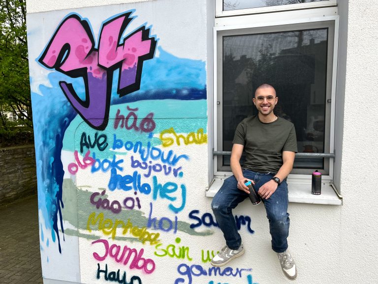 Armin Rohani Zanjani von der Jugendpflege Büren lädt Jugendliche ab 12 Jahren zur Graffiti-Aktion im Frühsommer ein. (Foto: Stadt Büren)