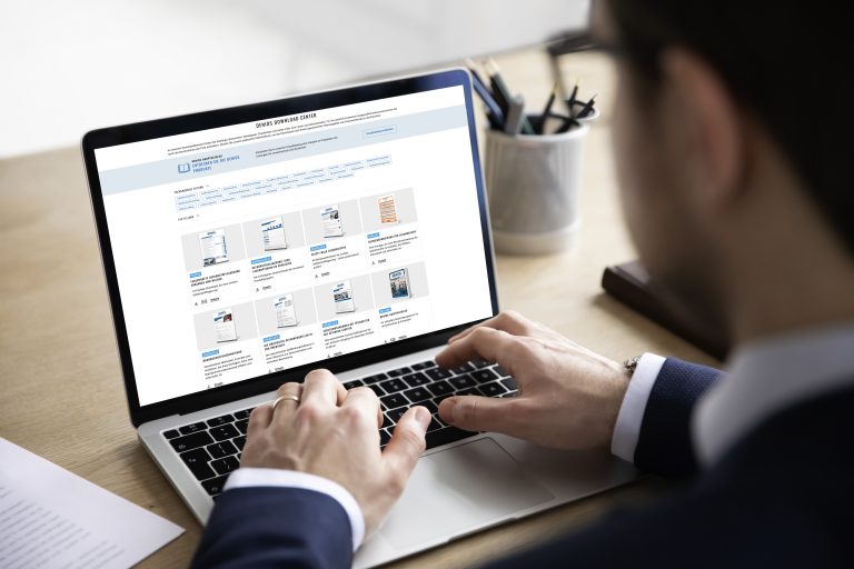 Neue Gratis-Downloads von DENIOS: Tipps für Sicherheitsbegehungen und Infos zu fehlerhafter Gefahrstofflagerung (Foto: Denios)
